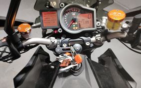 KTM 1290 SUPER DUKE R 2015 V3940