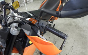KTM 990 SUPERMOTO 2015