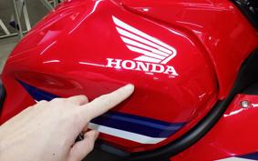 HONDA CBR650R E-Clutch 2025 RH17