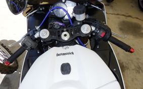 YAMAHA YZF-R1