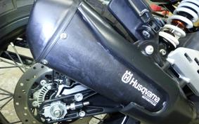 HUSQVARNA SVARTPILEN 401 2021