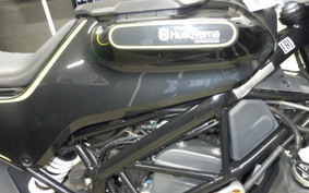 HUSQVARNA SVARTPILEN 401 2019