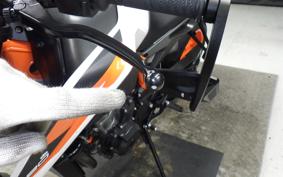 KTM 890 DUKE R 2022