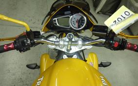 TRIUMPH STREET TRIPLE 2011