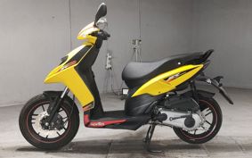 APRILIA SR125 ..