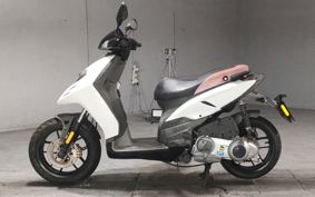 APRILIA SR MOTARD125 ..
