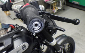 HUSQVARNA SVARTPILEN 125 2021