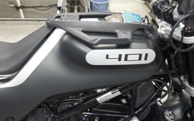 HUSQVARNA SVARTPILEN 401 2021