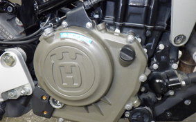 HUSQVARNA SVARTPILEN 401 2021
