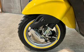 VESPA PRIMA BEIGE RA125 MICKEY