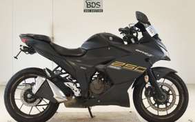 SUZUKI GIXXER 250 SF