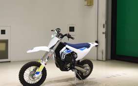 HUSQVARNA EE-5 2012