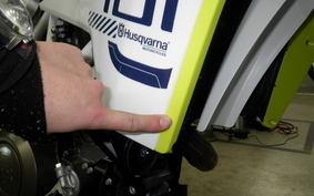 HUSQVARNA 701ED UEV4