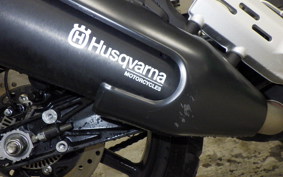 HUSQVARNA SVARTPILEN 250
