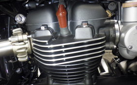TRIUMPH BONNEVILLE BOBBER 2025