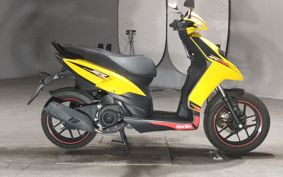 APRILIA SR125 ..