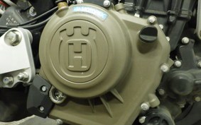 HUSQVARNA SVARTPILEN 401 2023