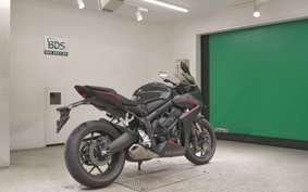 HONDA CBR650R E-Clutch 2025 RH17