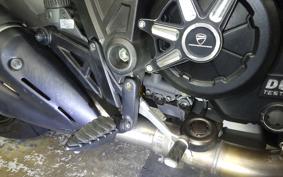 DUCATI DIAVEL 2012