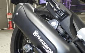 HUSQVARNA SVARTPILEN 250 2021