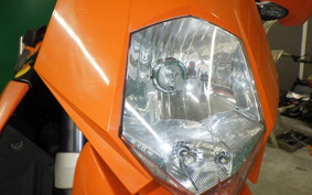 KTM 990 SUPERMOTO 2015