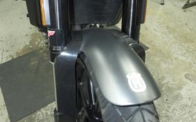 HUSQVARNA SVARTPILEN 250