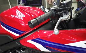 HONDA CBR650R E-Clutch 2025 RH17