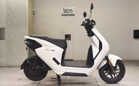 HONDA EM1 e: 2013 EF16