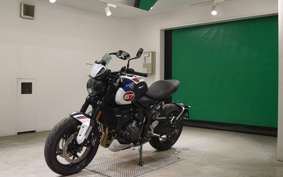 TRIUMPH TRIDENT 660 2024