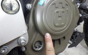 HUSQVARNA SVARTPILEN 125 2021