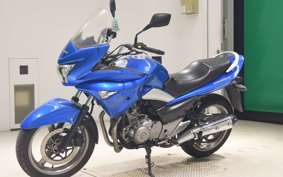 SUZUKI GSR250S