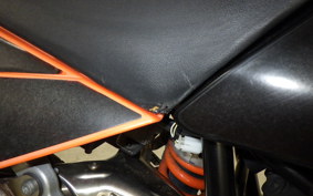 KTM 990 SUPERMOTO 2015