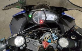YAMAHA YZF-R25 0110